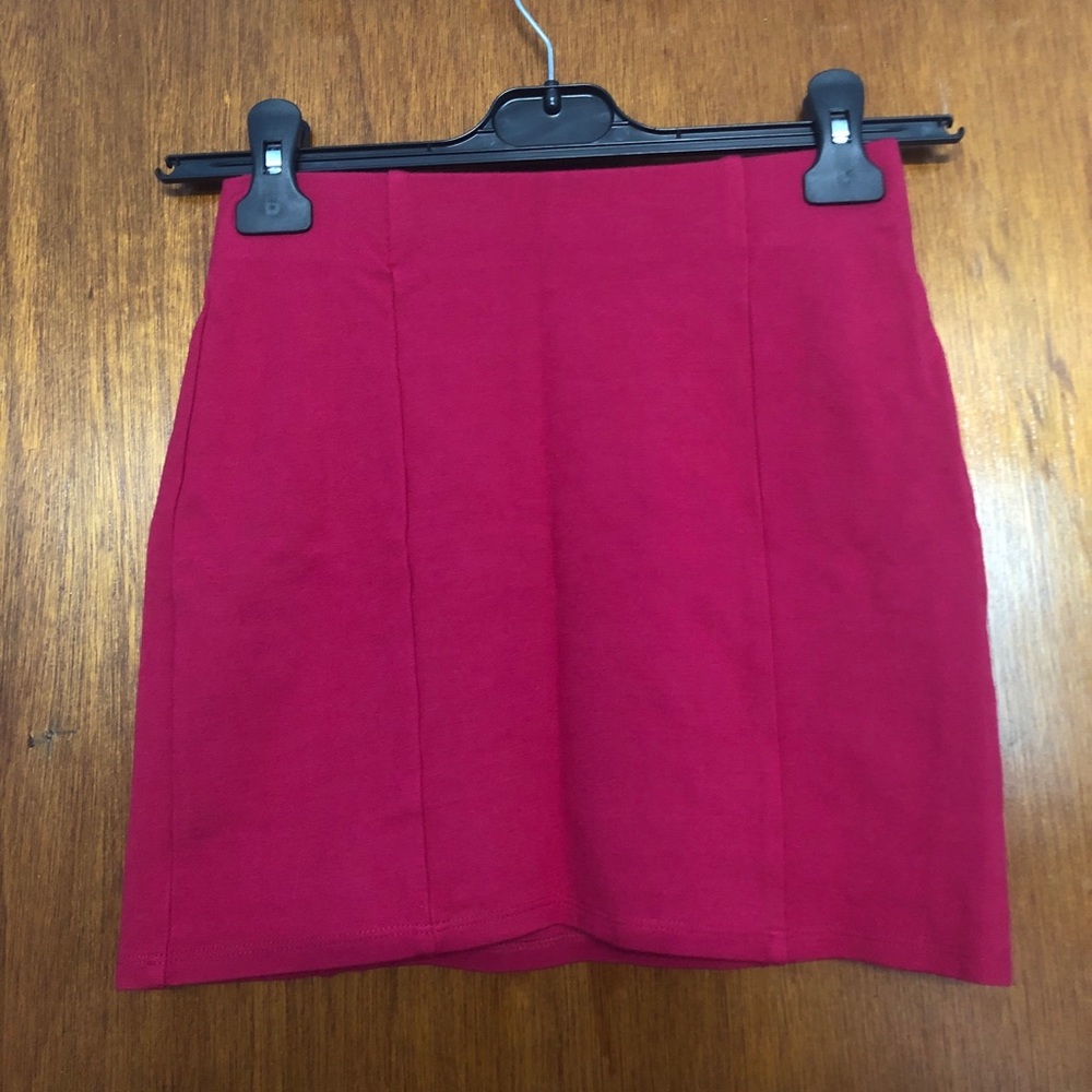 red bodycon mini skirt ✨